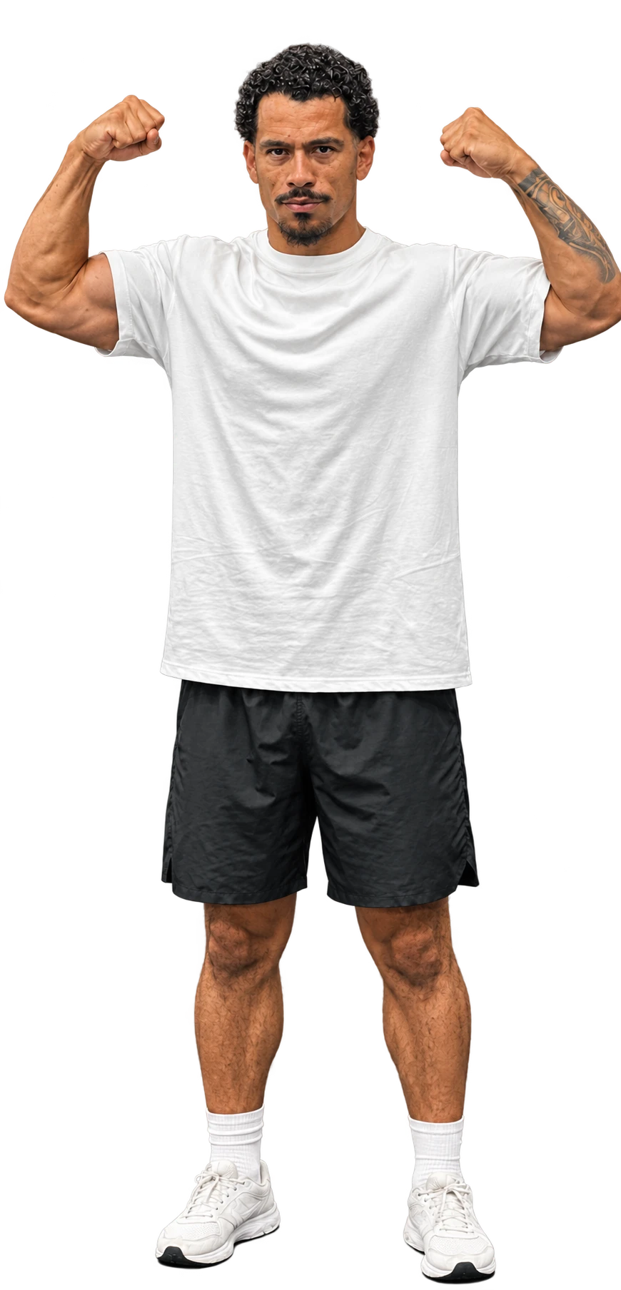 Bilal porte un t-shirt et un short en taille L